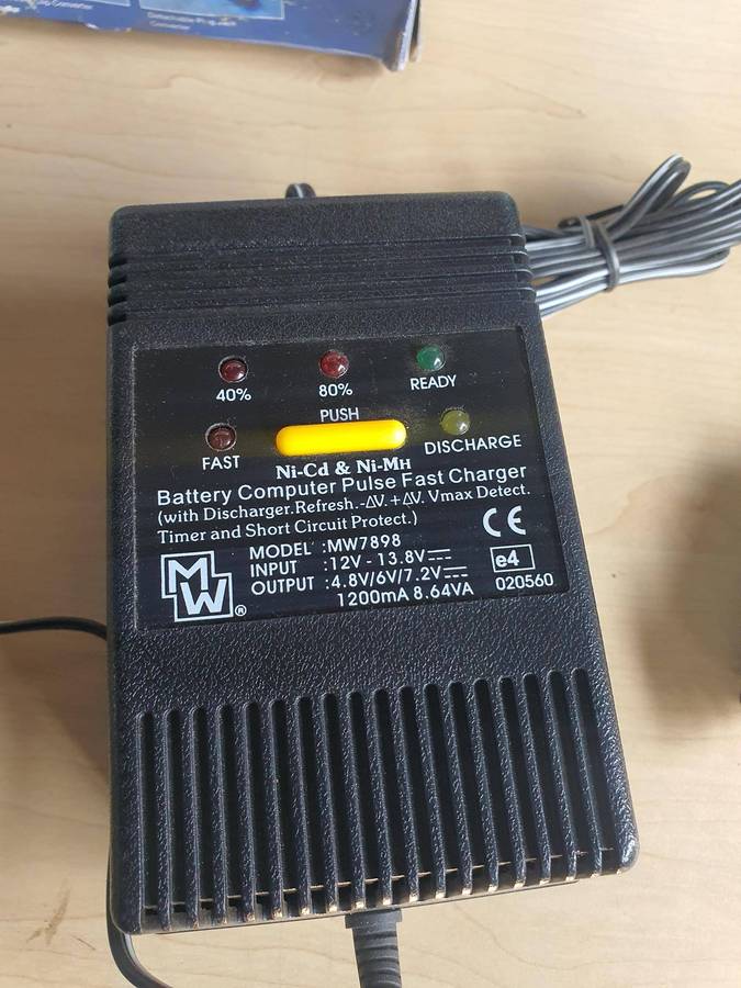 Intelligent Ni-Cd Ni-MH Charger 4.8, 6.0 and 7.2V using Car cigarette lighter 12Vdc Plug.
