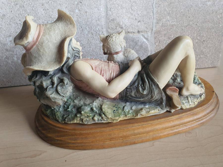 Giuseppe Armani Girl Relaxing Sleeping with Cat Figurine 10 x 6