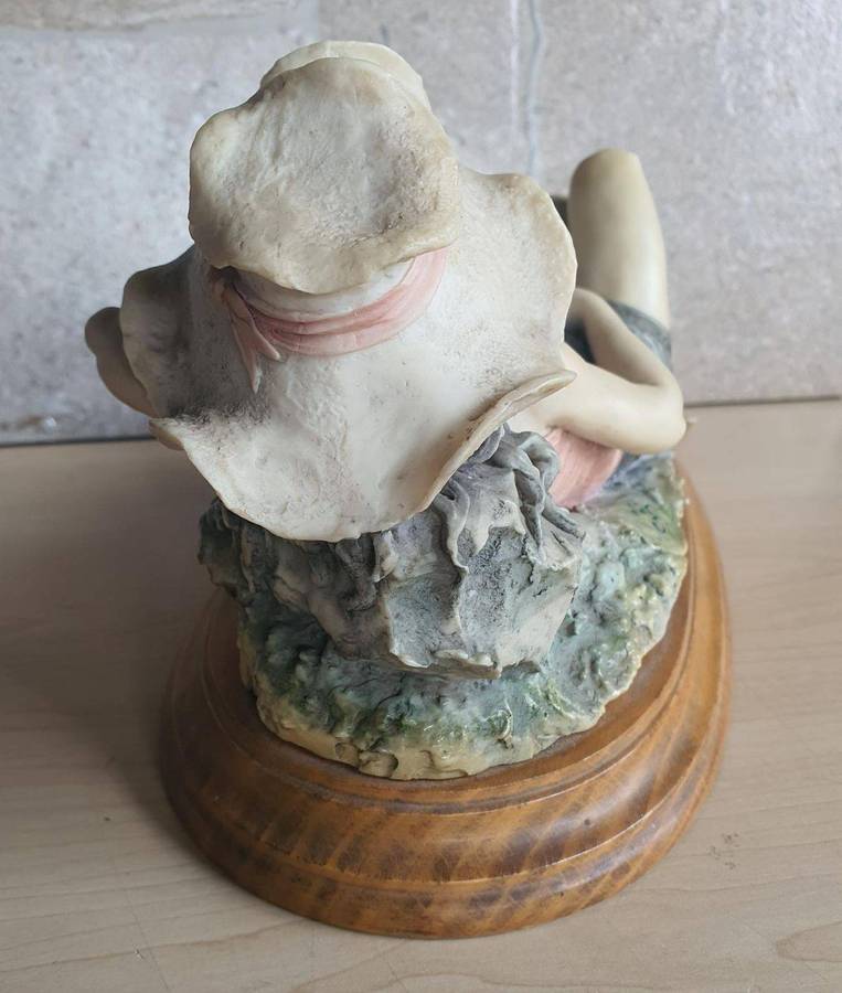 Giuseppe Armani Girl Relaxing Sleeping with Cat Figurine 10 x 6