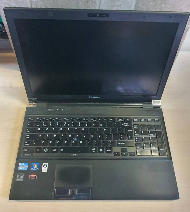 Toshiba TECRA R850-F42N Laptop for Spares NOT Working.