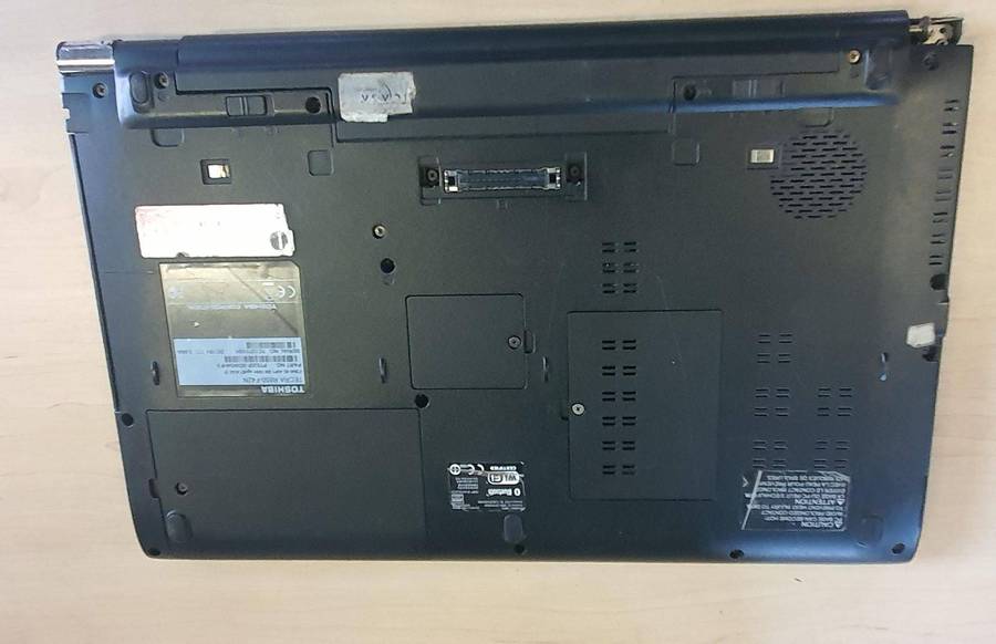 Toshiba TECRA R850-F42N Laptop for Spares NOT Working.