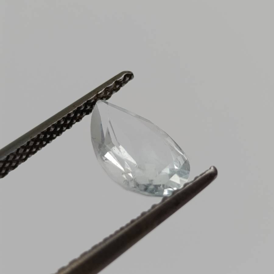 Natural aquamarine of 1,05 carat Pear shape - light toned blue with Gemlab certificate