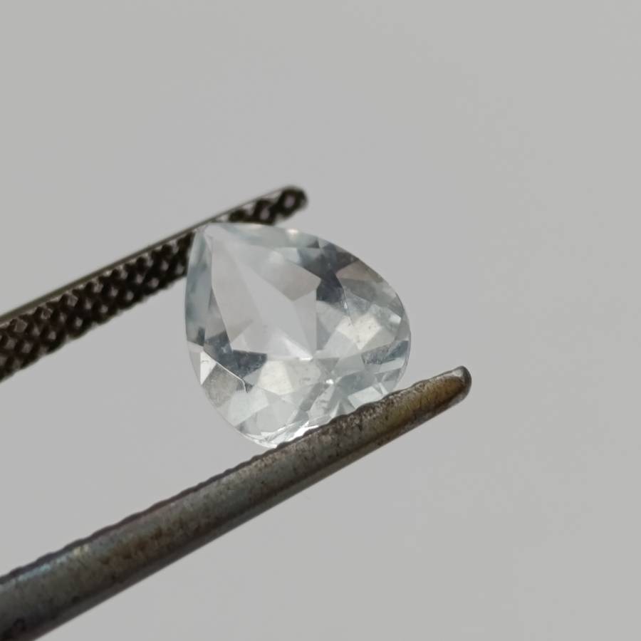 Natural aquamarine of 1,05 carat Pear shape - light toned blue with Gemlab certificate