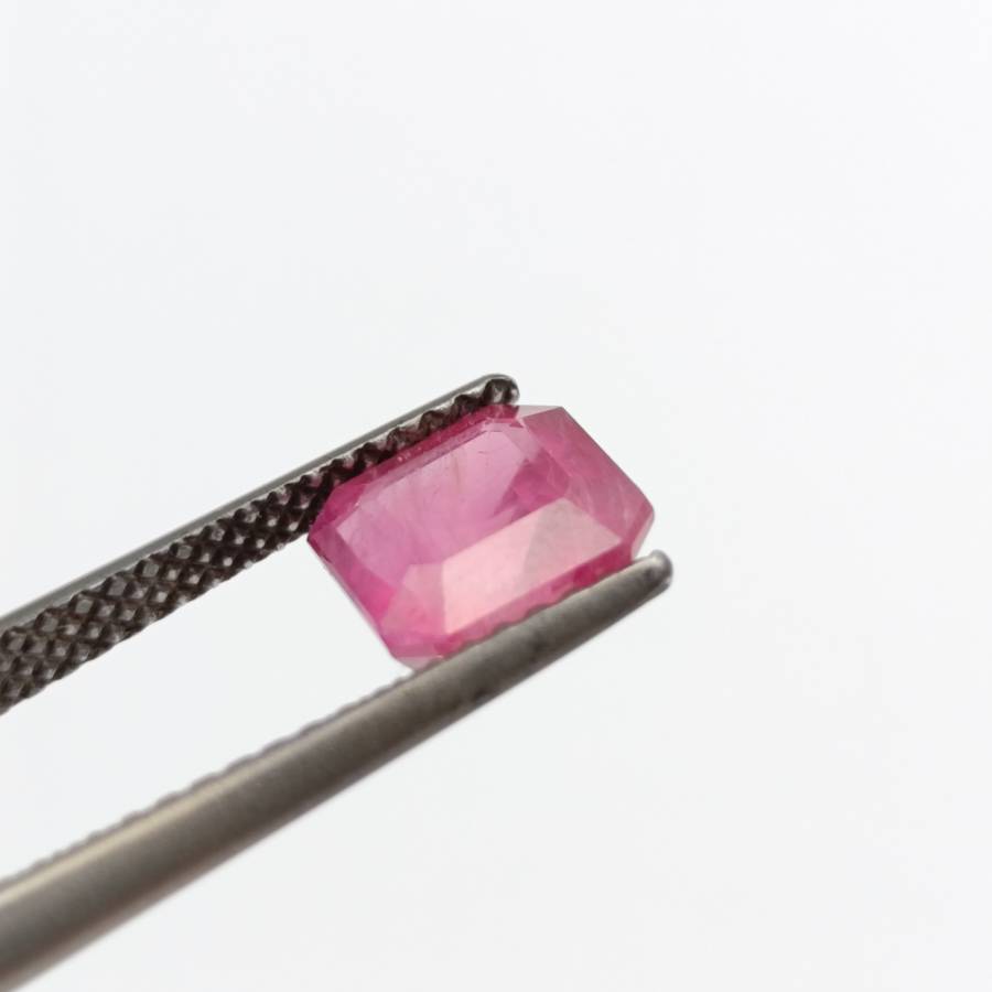 Fracture filled Ruby square emerald cut - 2,34 carat with Gemlab certificate