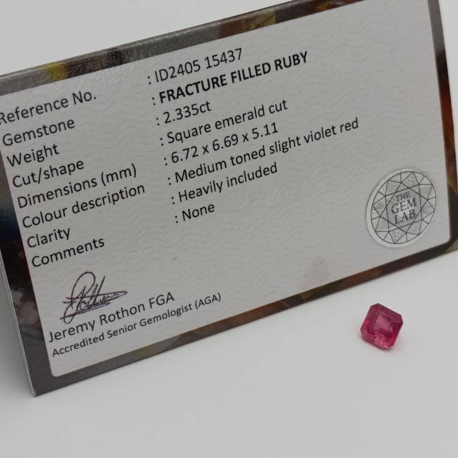 Fracture filled Ruby square emerald cut - 2,34 carat with Gemlab certificate