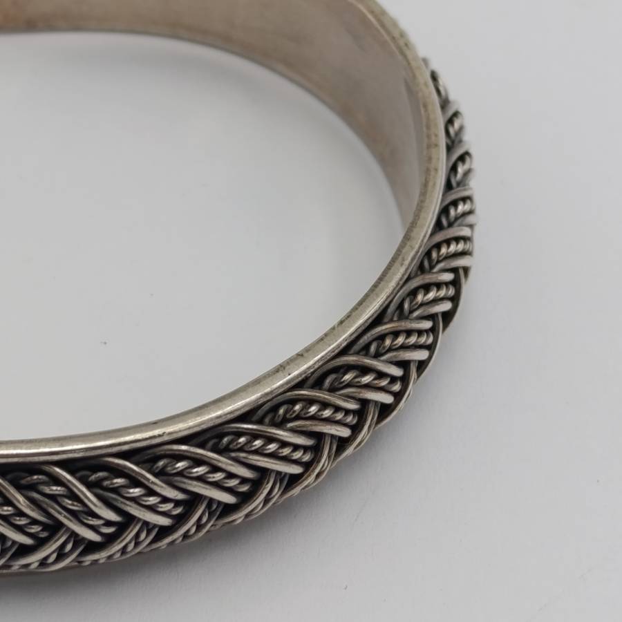 Beautiful Sterling Silver bangle - weighs 35.3g