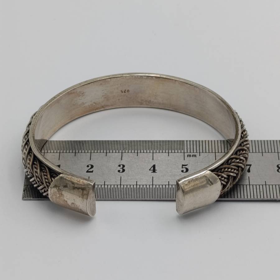 Beautiful Sterling Silver bangle - weighs 35.3g