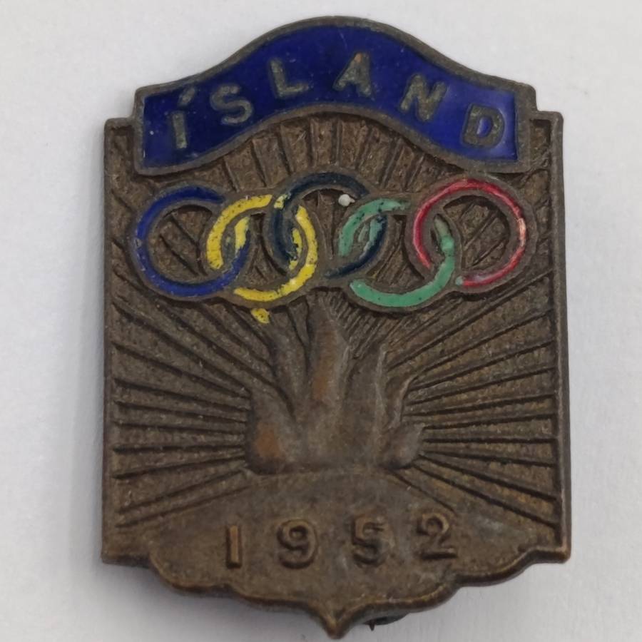 1952 Helsinki Olympics Iceland pin badge
