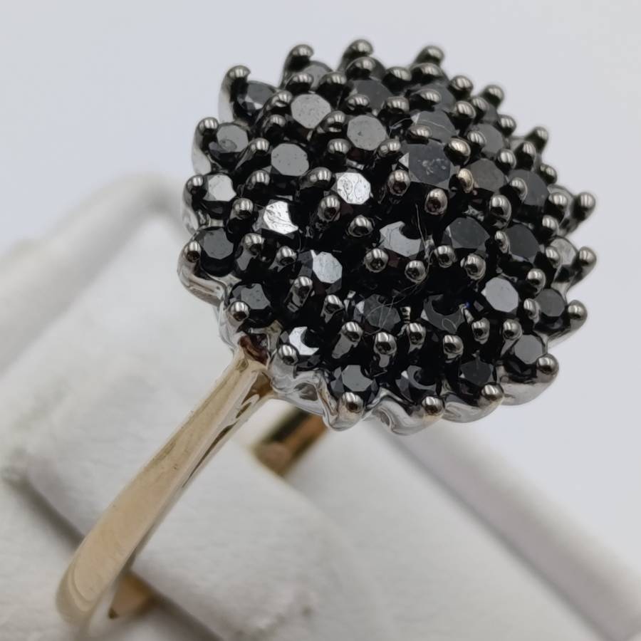 9kt gold ring with 87 black diamonds - weight 4,5g