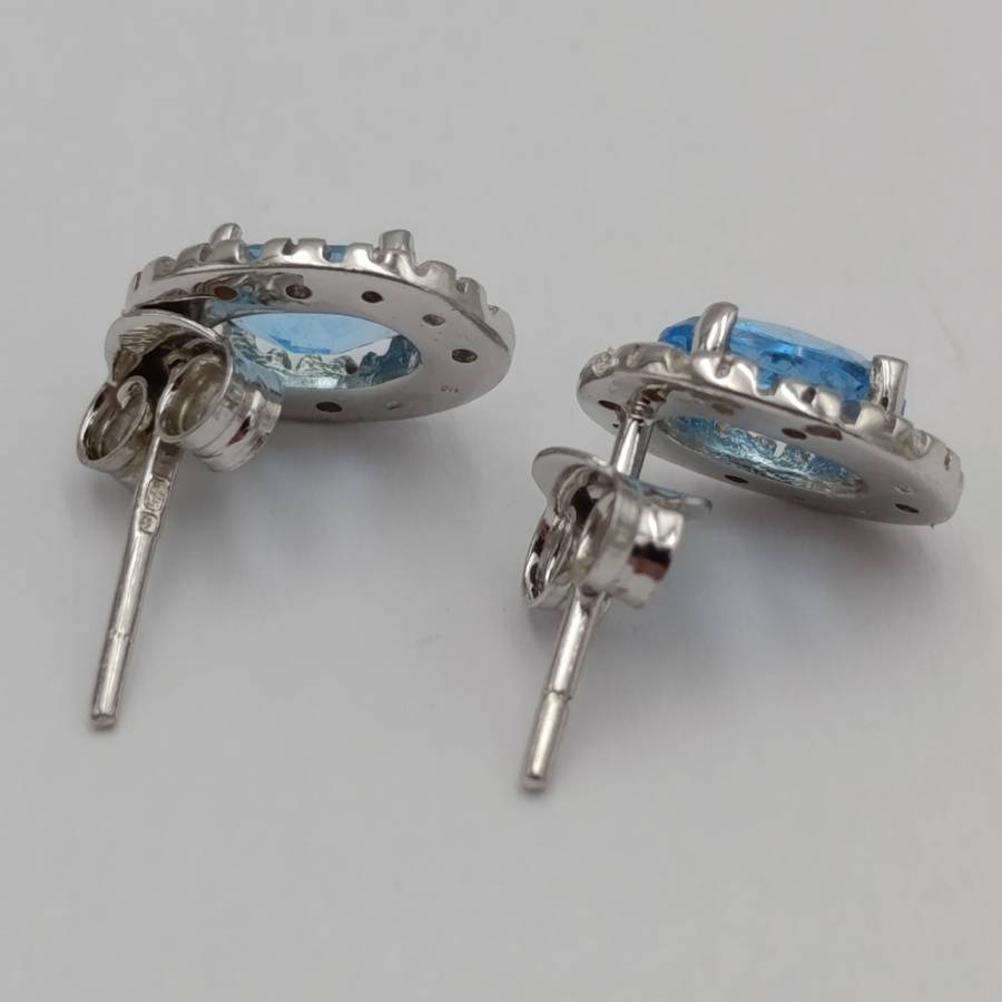 Pair of 9kt white gold earrings with aquamarines weight 1.6g