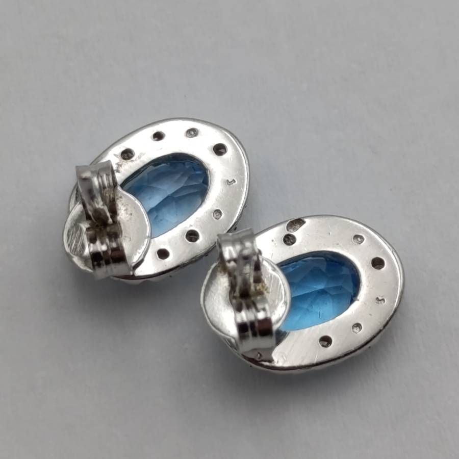 Pair of 9kt white gold earrings with aquamarines weight 1.6g