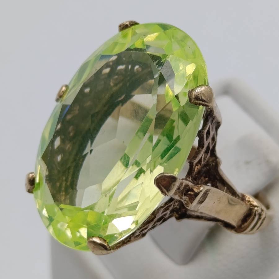 9kt gold ring with large lemon quartz - weight 11,8g