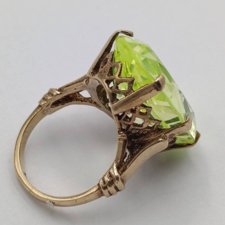 9kt gold ring with large lemon quartz - weight 11,8g