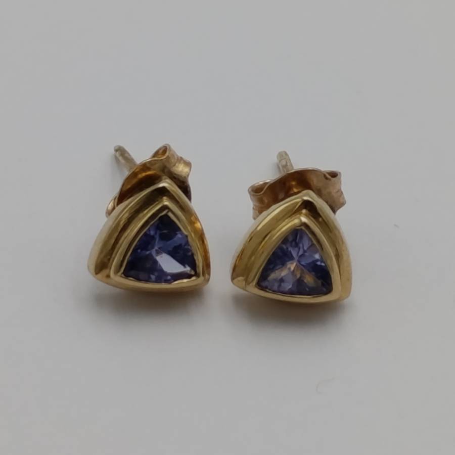 Pair of 9kt gold tanzanite earrings - weighs 1.0g
