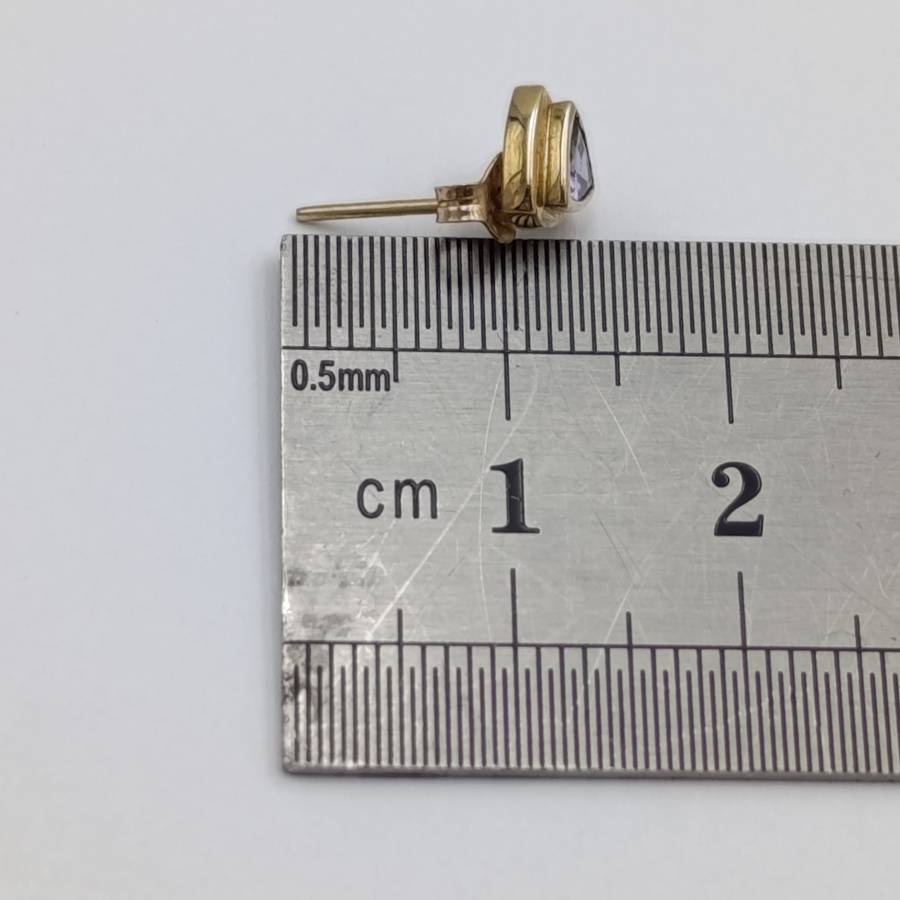 Pair of 9kt gold tanzanite earrings - weighs 1.0g