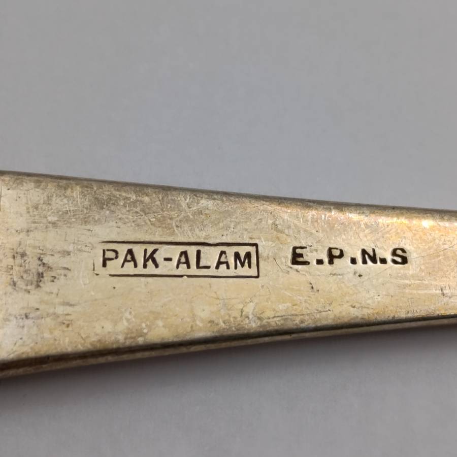 Vintage set of 12 Pak-Alam silverplated forks