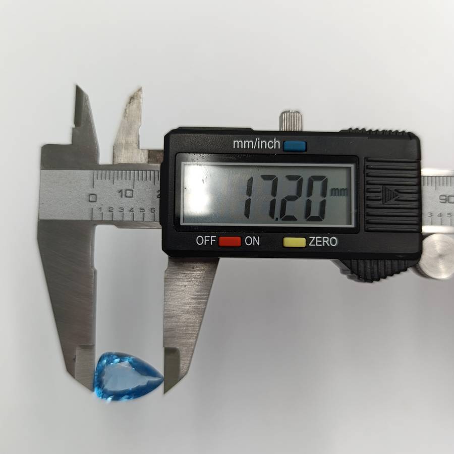 Beautiful blue teardrop topaz of 9,18ct