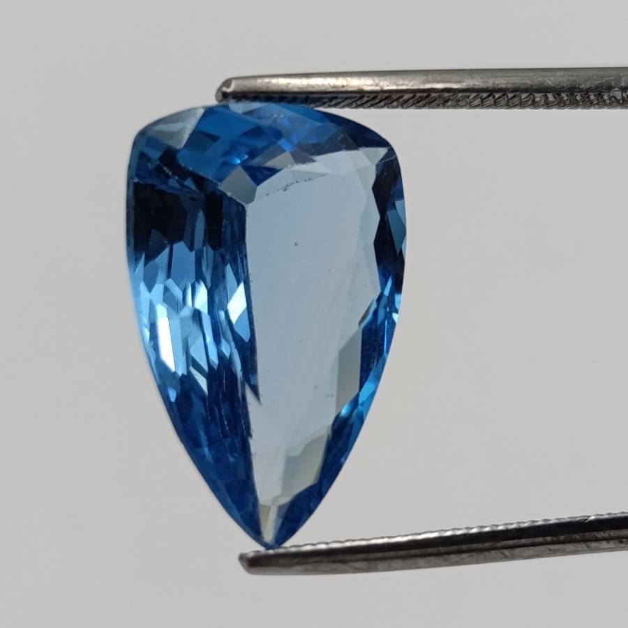 Beautiful blue teardrop topaz of 9,18ct