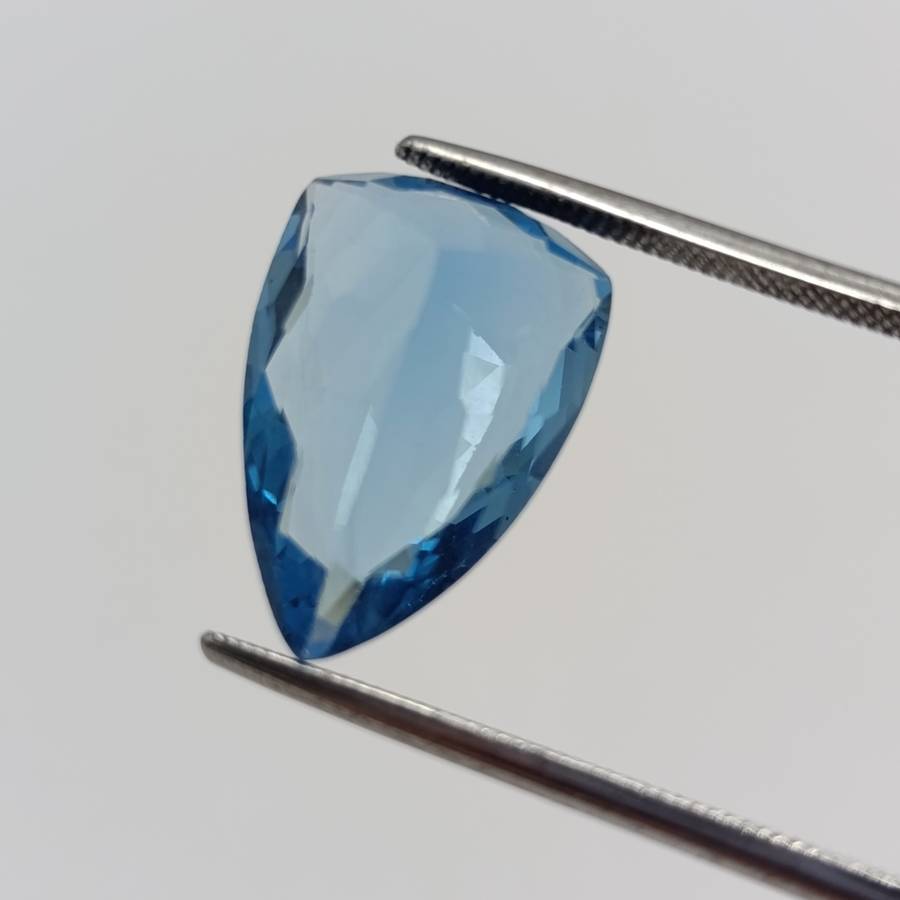 Beautiful blue teardrop topaz of 9,18ct