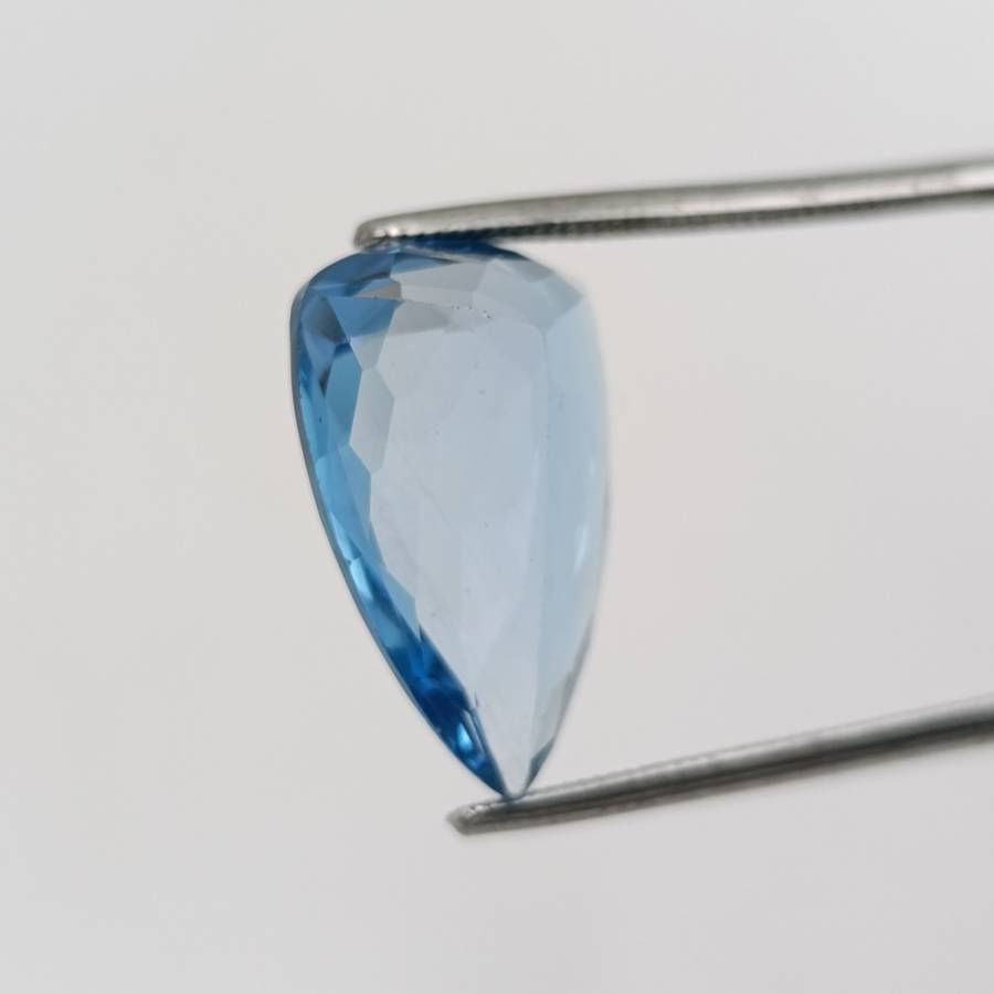 Beautiful blue teardrop topaz of 9,18ct