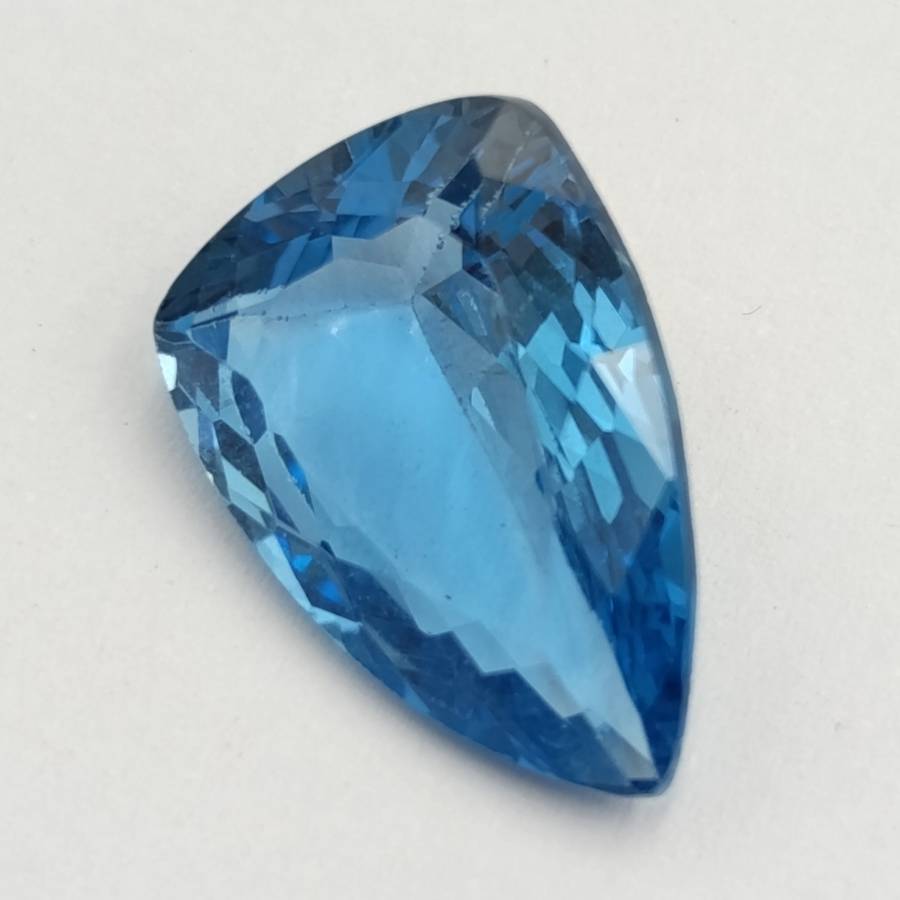 Beautiful blue teardrop topaz of 9,18ct