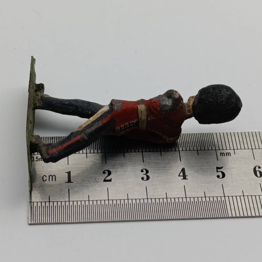 Lot of 5 vintage Britains Ltd lead soldiers with damaged weapons