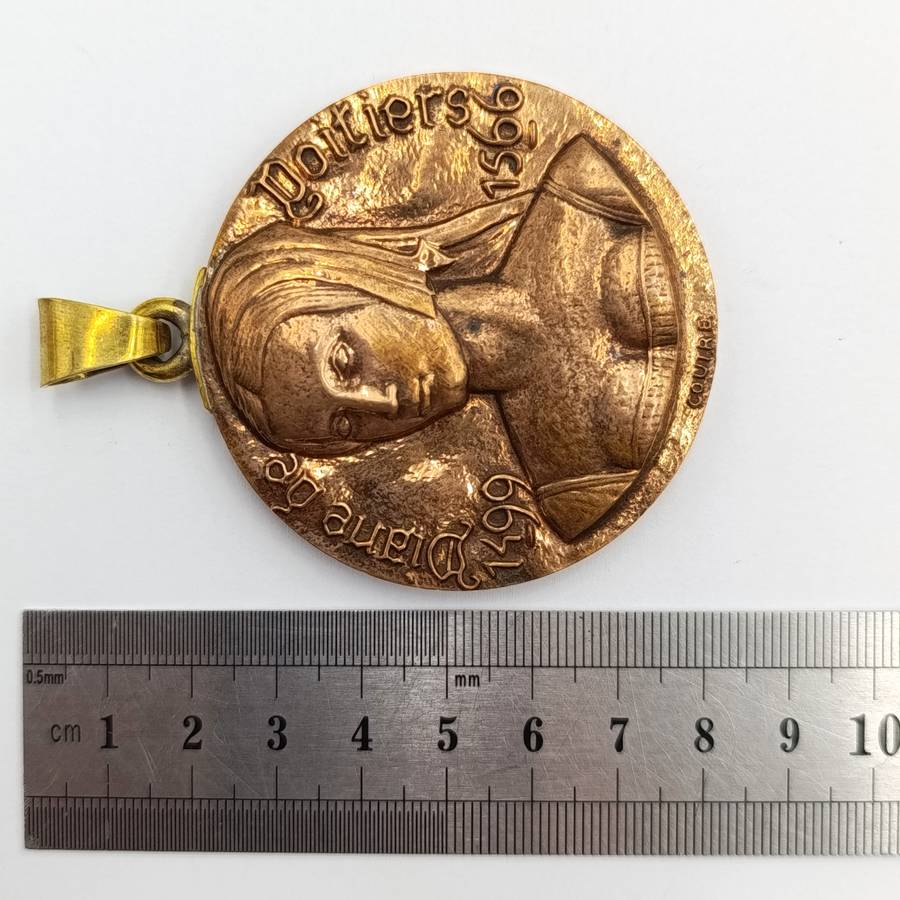 Chateau de Chenonceau Medal featuring Diane de Poitiers (countess of saint Vallier) 1975 Medal