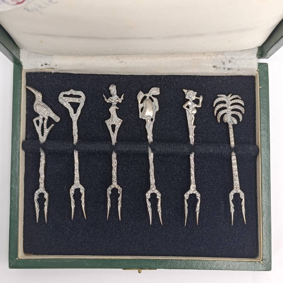 Set of 6 vintage 835 Brasilian silver pickle forks - weighs 24,0 grams