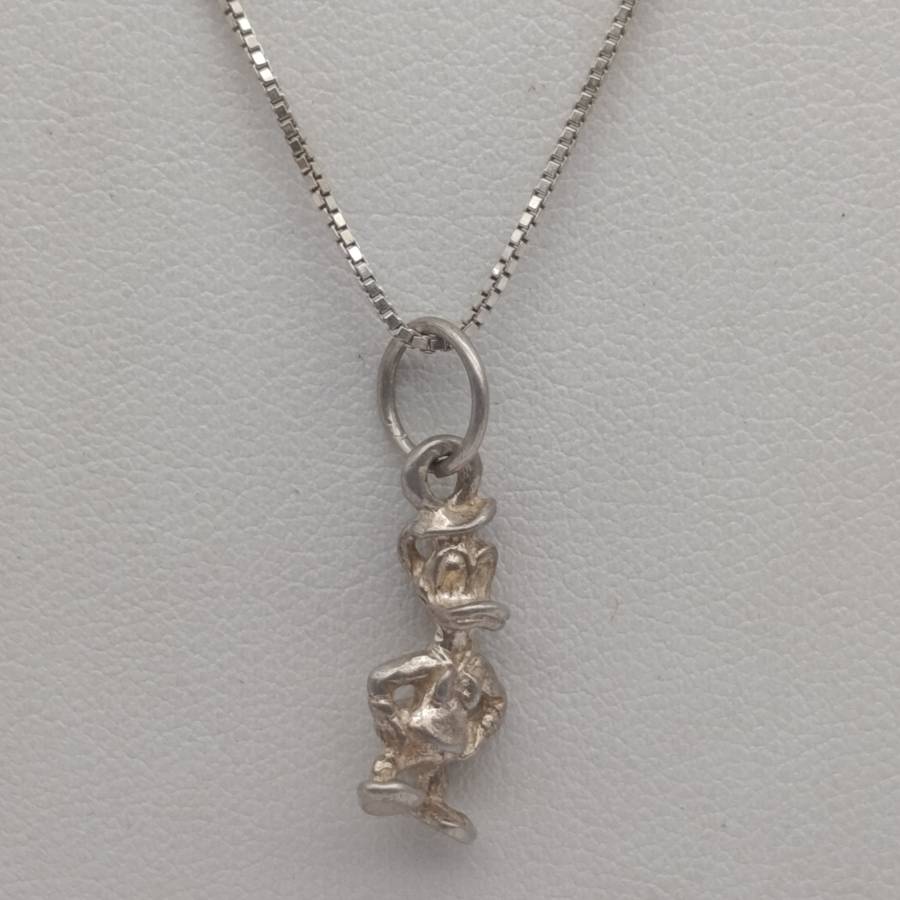 Sterling silver necklace with donald duck pendant - weighs 3.3g - length 39cm