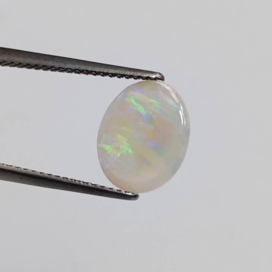 Beautiful multi color opal of 2,1 carat