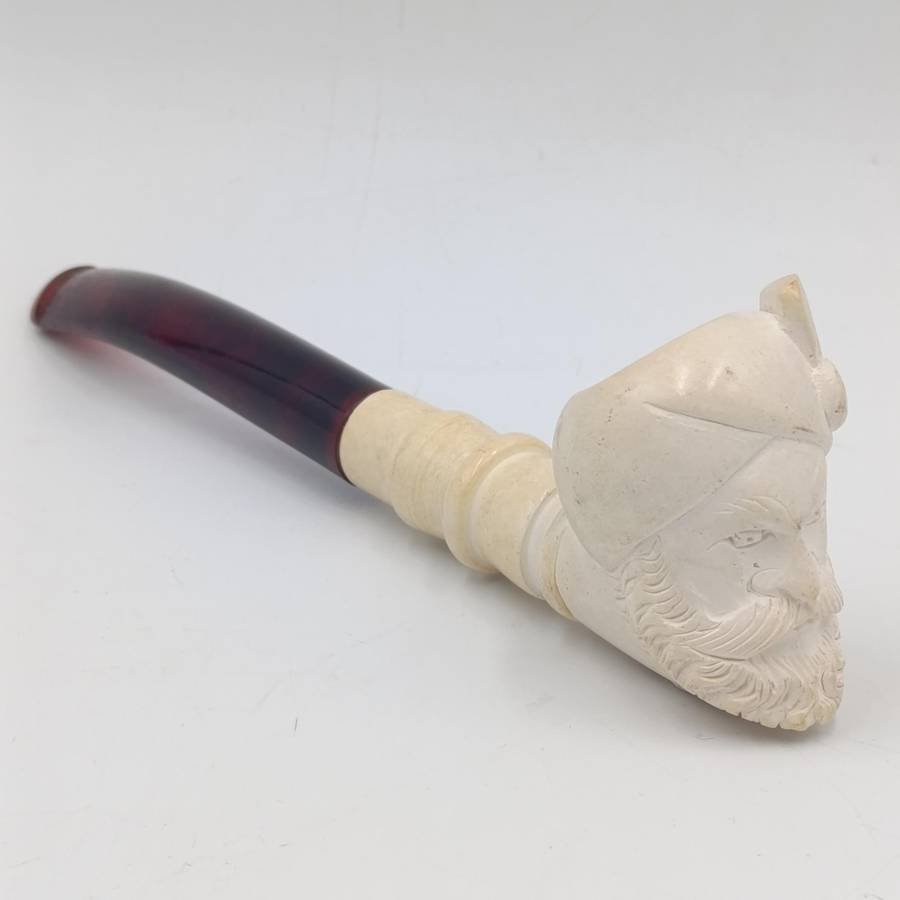 Beautiful vintage hand carved meerschaum smoking pipe