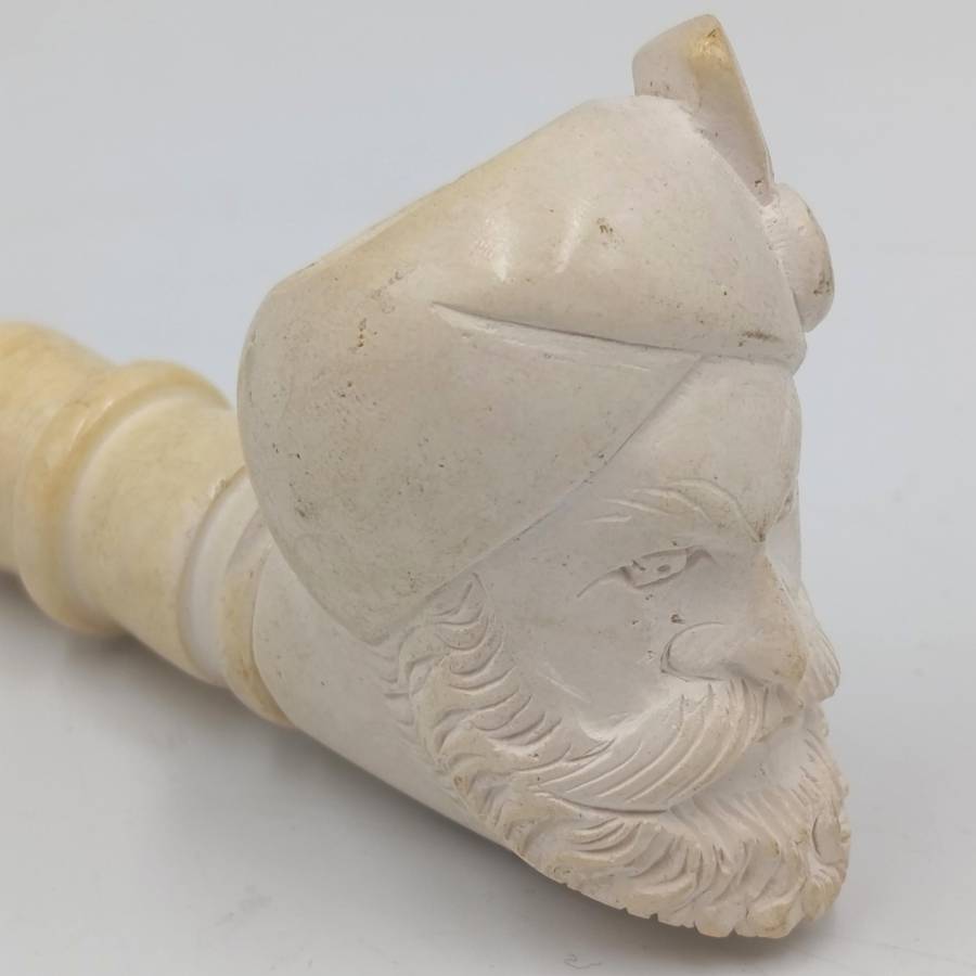 Beautiful vintage hand carved meerschaum smoking pipe