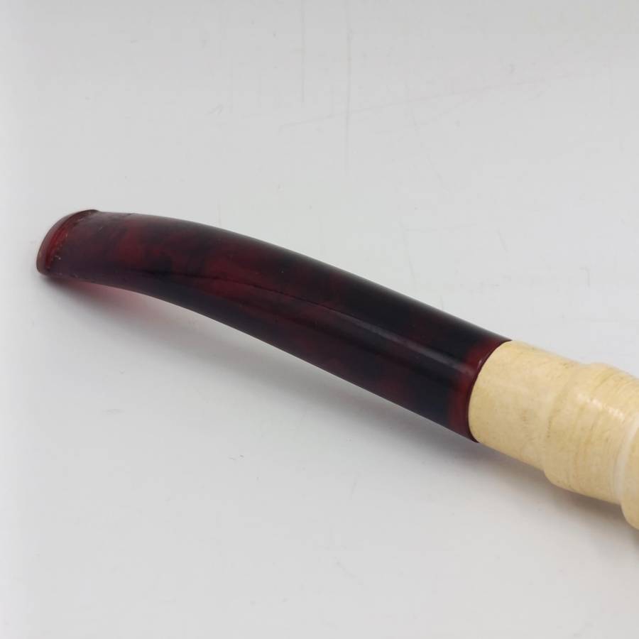 Beautiful vintage hand carved meerschaum smoking pipe