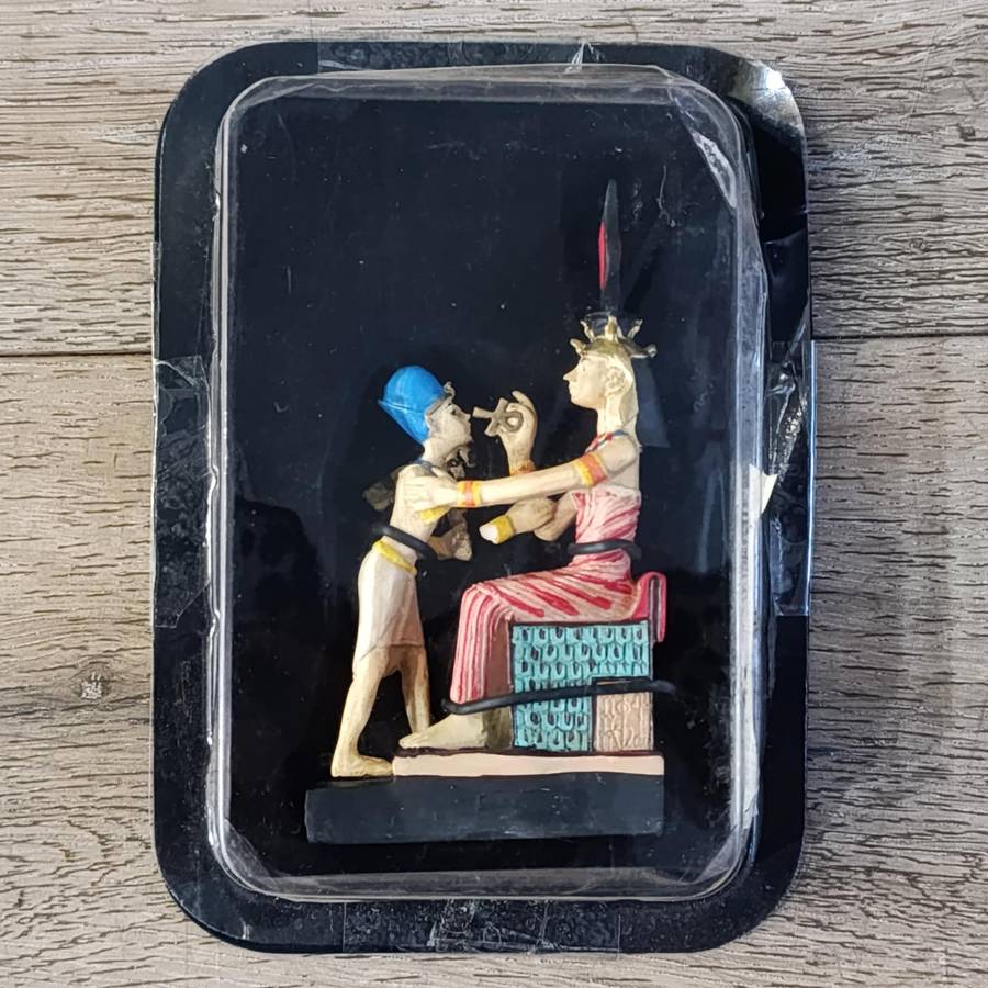 Lot of 5 gods of Ancient Egypt figurines with magazines - some damage