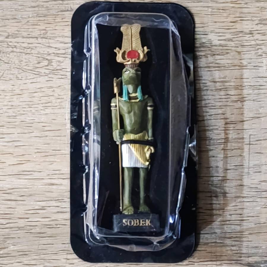 Lot of 5 gods of Ancient Egypt figurines with magazines