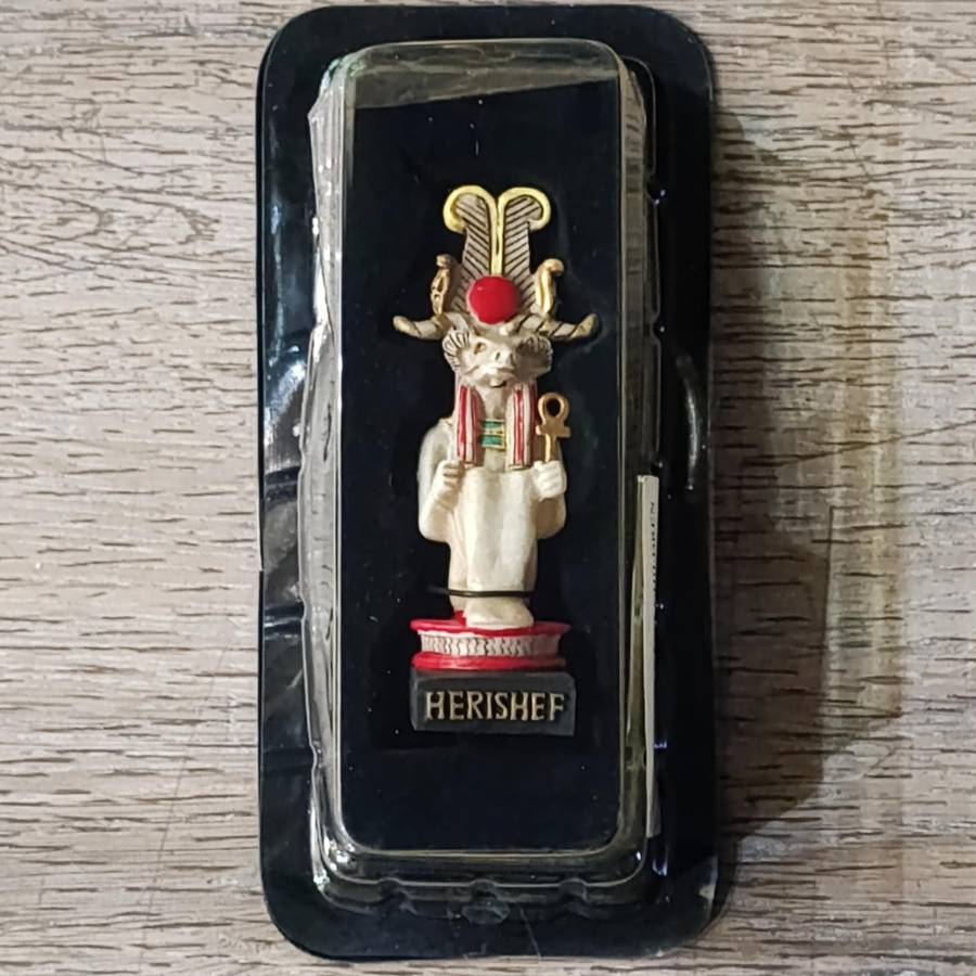 Lot of 5 gods of Ancient Egypt figurines with magazines