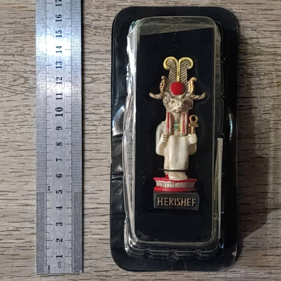 Lot of 5 gods of Ancient Egypt figurines with magazines