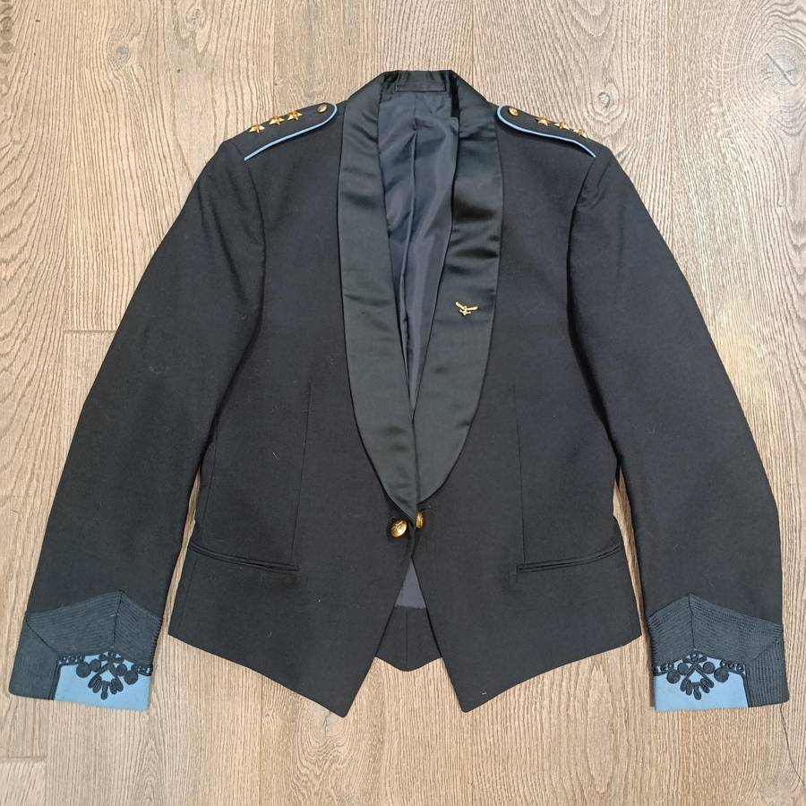 Sa Air Force Mess dress tunic of Captain MJ McFall with ranks and suspenders