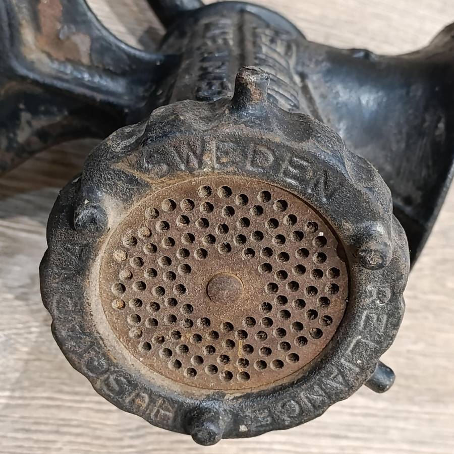 Vintage Reliance Husqvarna No.20 meat mincer