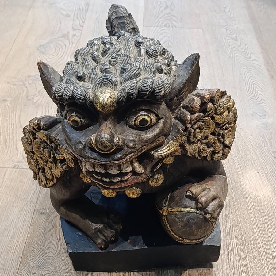 Pair of Large Chinese Foo dogs sculptures - wooden