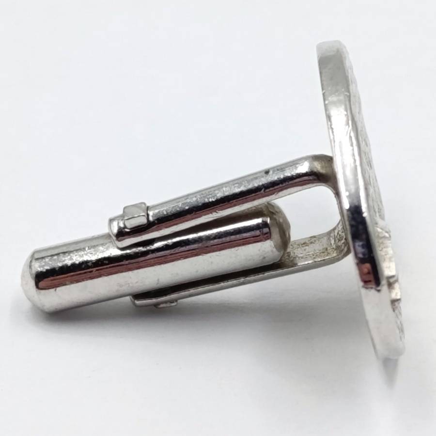 Pair of Suzuki cufflinks