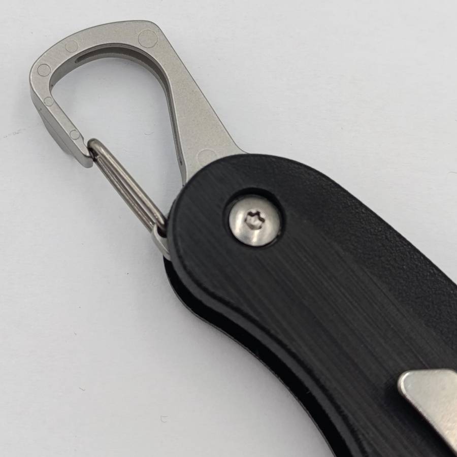 Leatherman C33X black knife with caribiner clip