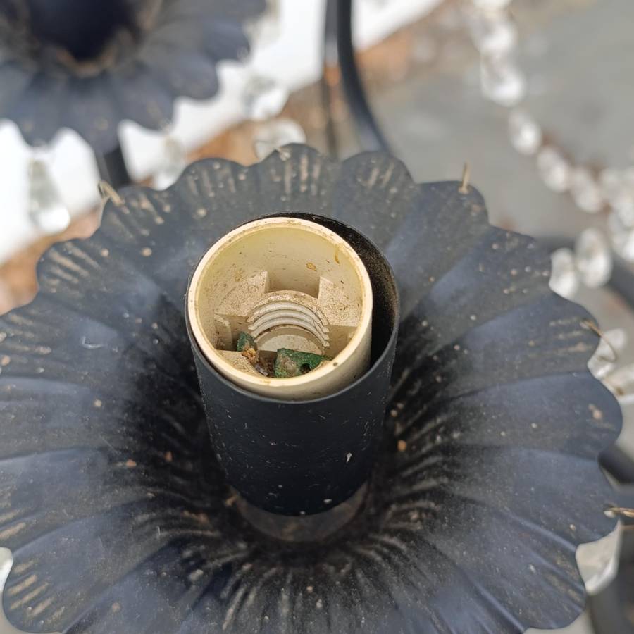 Large Crystal chandelier with 9 arms - one fitting broken - Collection only