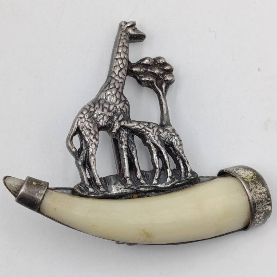 W Pretorius Wildtuin brooch - Sold in Kruger Park - giraffes