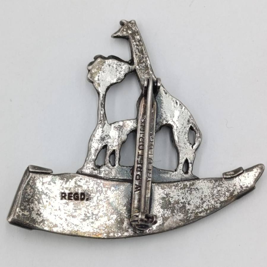 W Pretorius Wildtuin brooch - Sold in Kruger Park - giraffes