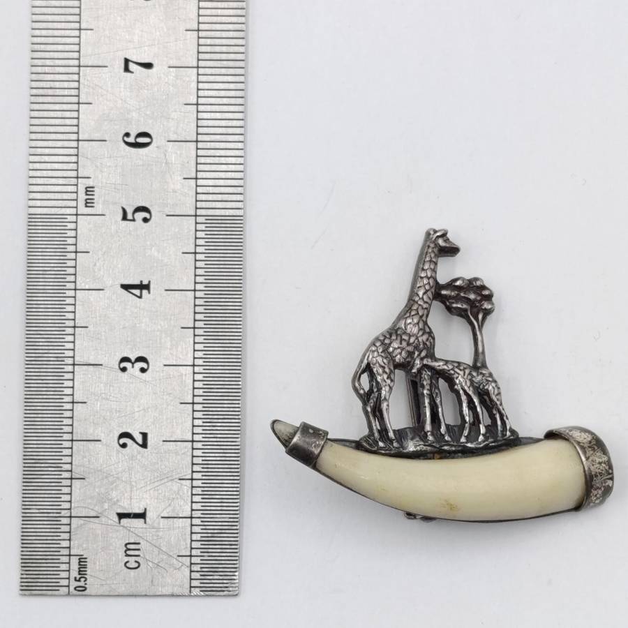 W Pretorius Wildtuin brooch - Sold in Kruger Park - giraffes