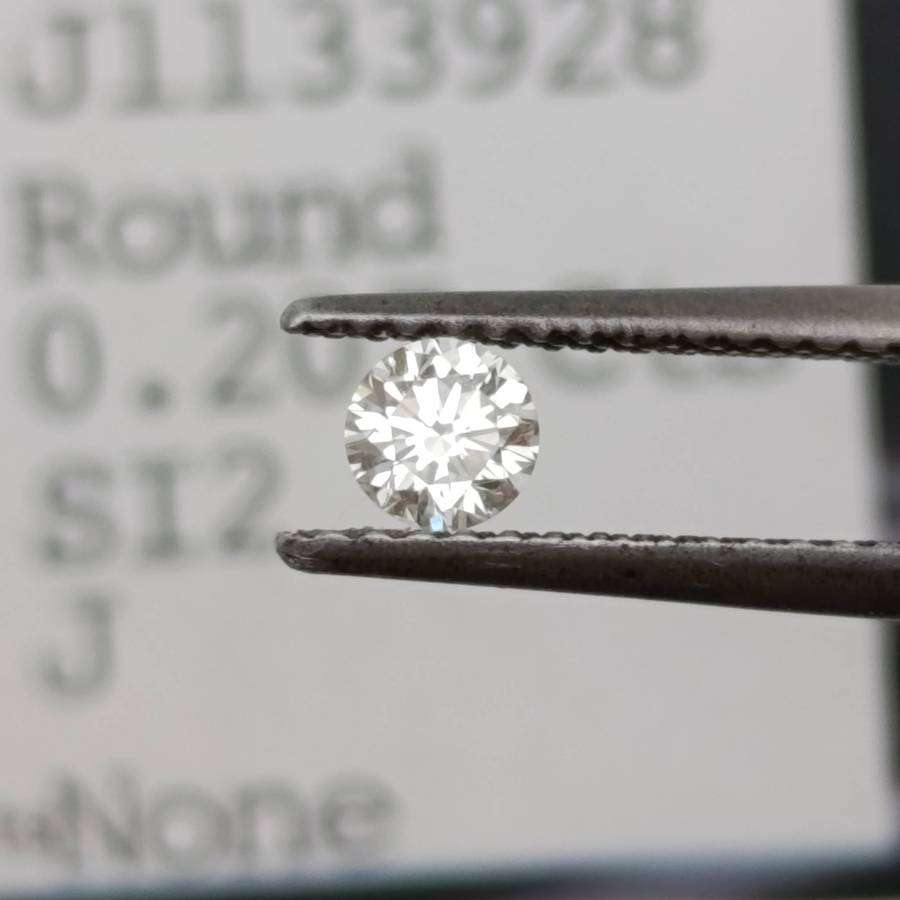 Round Brilliant diamond of 0.207ct, colour J, SI2 clarity with IDL certification