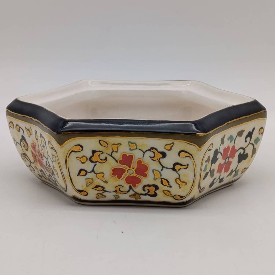 Zimbabwean handpainted porcelain trinket holder with lid - marked UVC103 by Cris