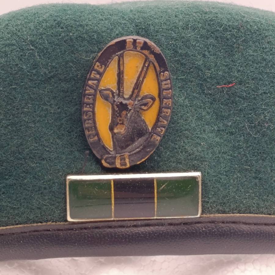 SADF 8 SAI beret with badge and infantry balkie - size 55