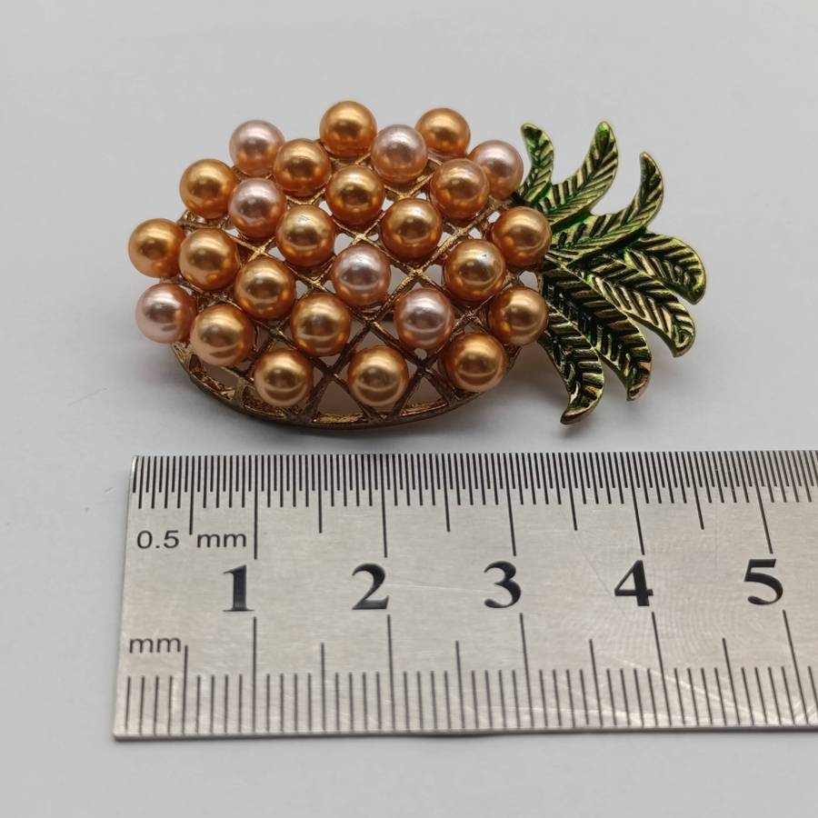 Vintage pineapple brooch excellent condition